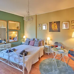 Old Romantic With Free Private Parking Appartamento