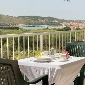 apartman-elena-trogir.hotels-in-trogir.com/