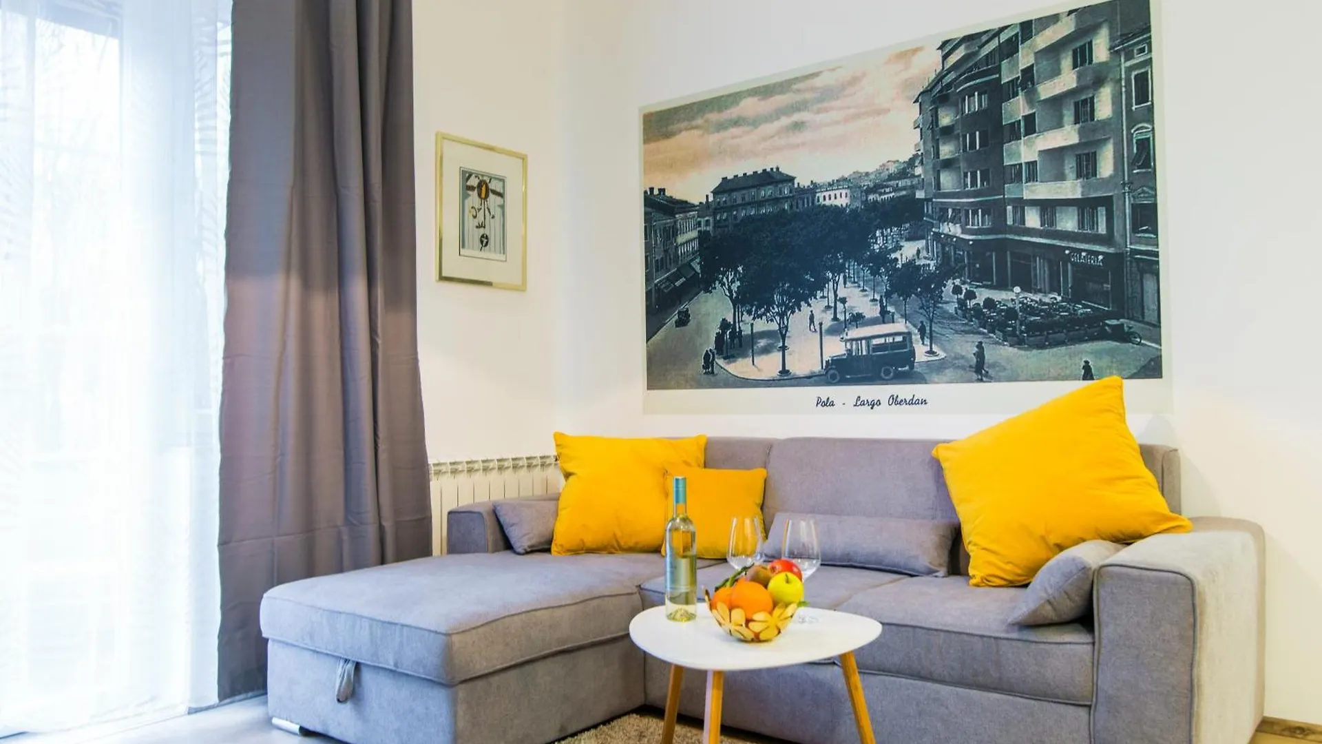 Polai Center Apartments 0*, Pola Croazia